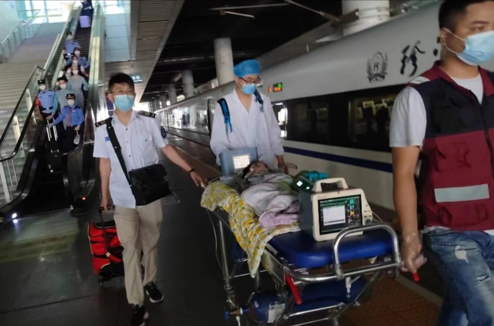 新田县高铁转运公司